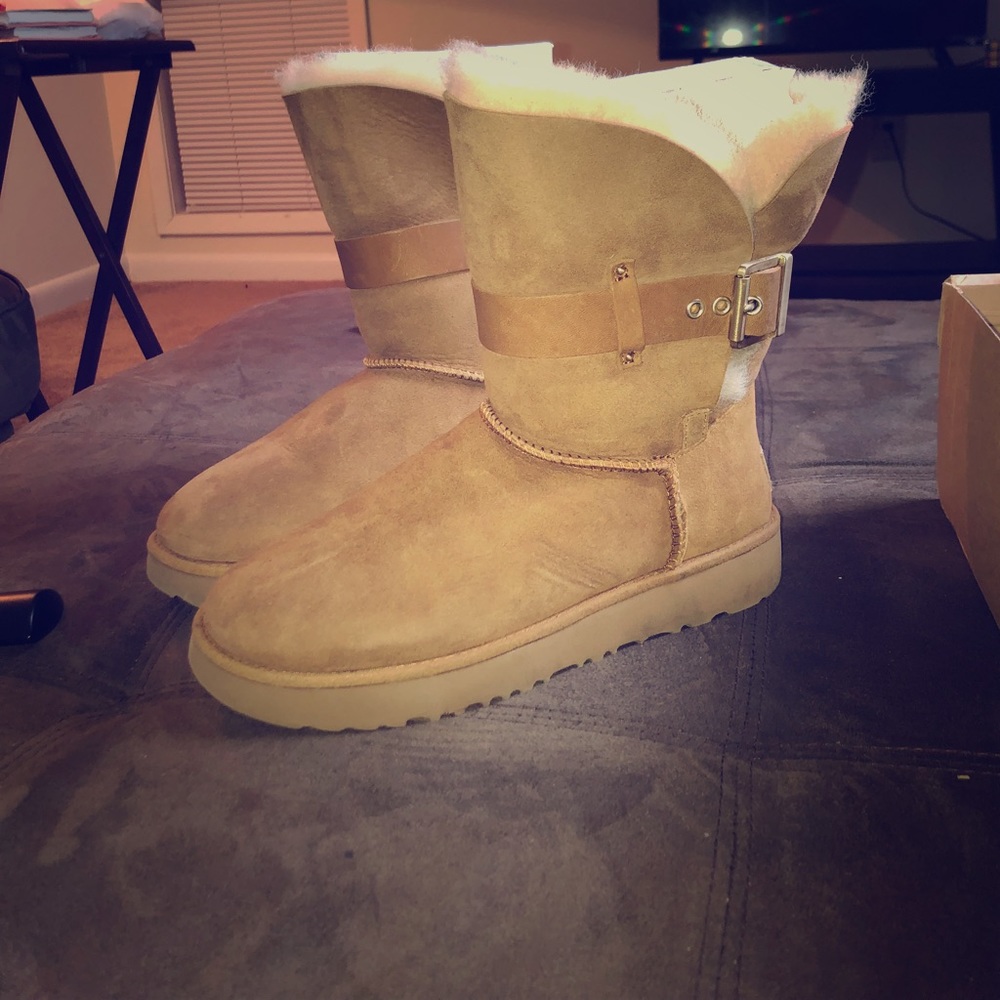 Women’s Ugg Chestnut Size 6 New!